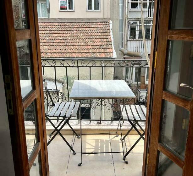 اتاق لوکس با بالکن, Gaia Art Hostel