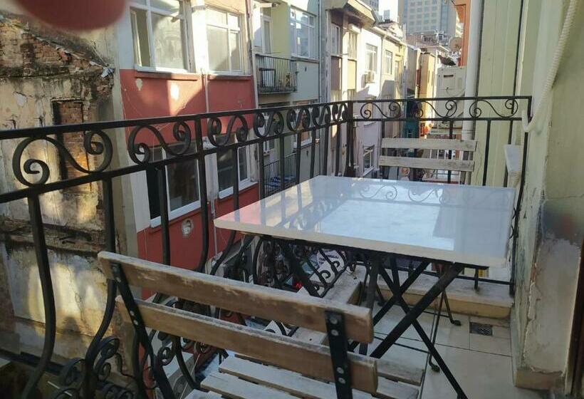 اتاق لوکس با بالکن, Gaia Art Hostel