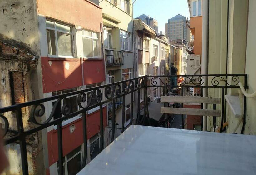 اتاق لوکس با بالکن, Gaia Art Hostel