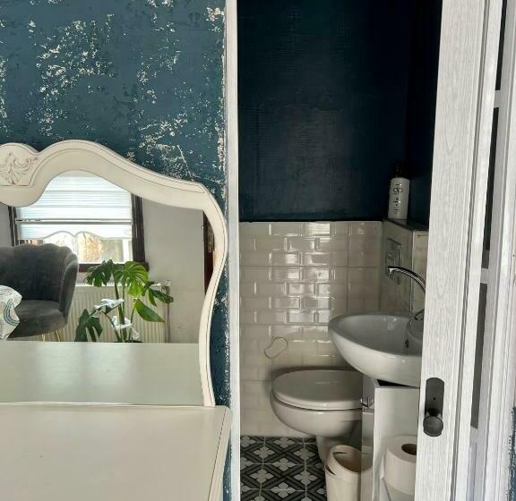 اتاق لوکس با بالکن, Gaia Art Hostel