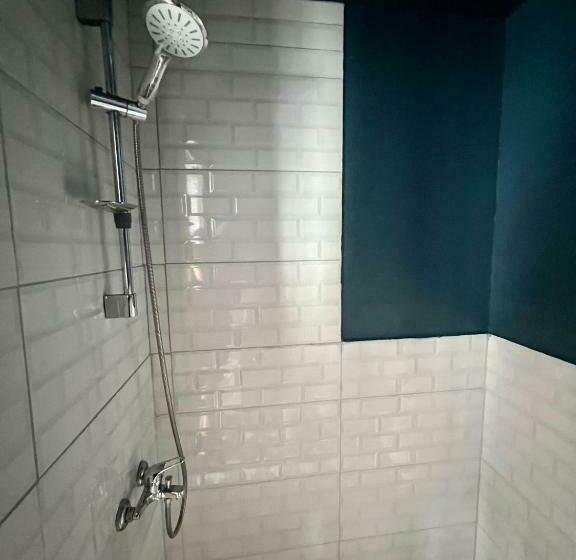 اتاق لوکس با بالکن, Gaia Art Hostel