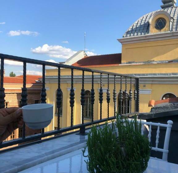 带露台的标准房间, Rinascente