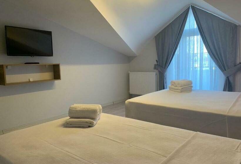 带露台的标准房间, Rinascente