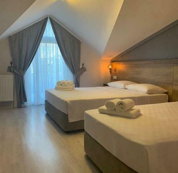 带露台的标准房间, Rinascente