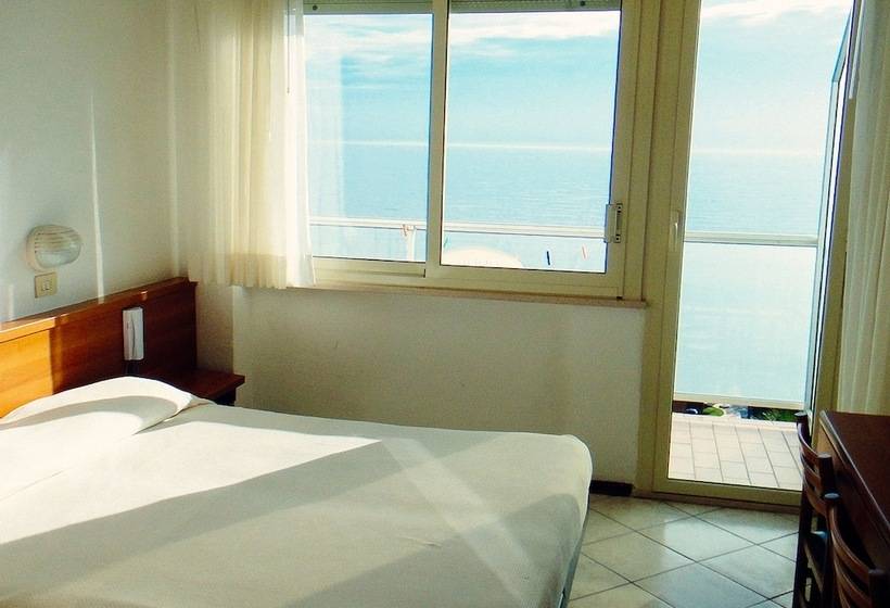 Triple Room Sea View, Caesar Bed And Breakfast