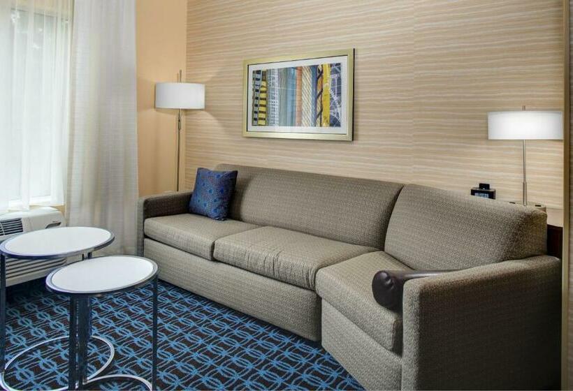 מיטת קינג בסוויטה, Fairfield Inn & Suites By Marriott Douglas