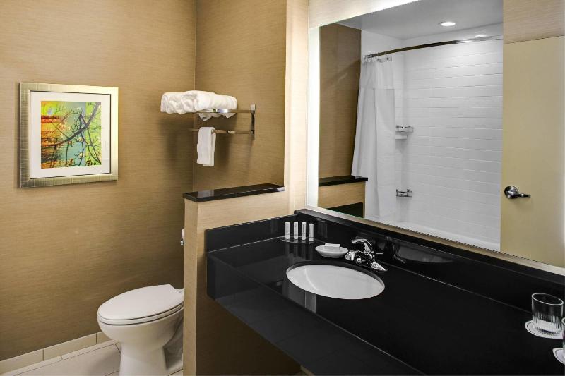 מיטת קינג בסוויטה, Fairfield Inn & Suites By Marriott Douglas