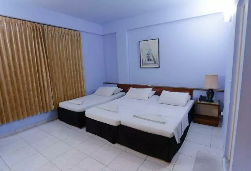 اتاق استاندارد سه نفره, Off Day Inn