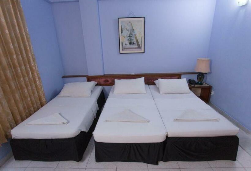 اتاق استاندارد سه نفره, Off Day Inn