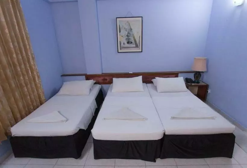 اتاق استاندارد سه نفره, Off Day Inn