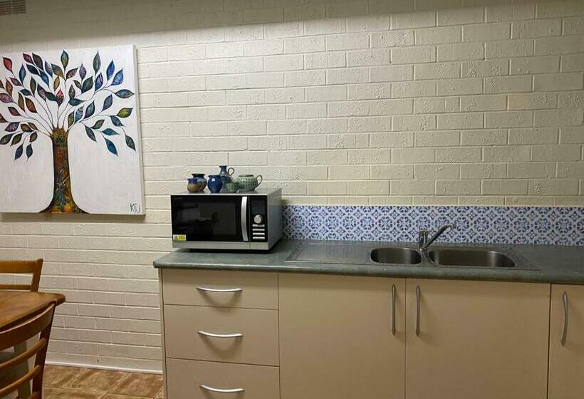 חדר משפחתי, The Old Butter Factory At Springhurst Estate