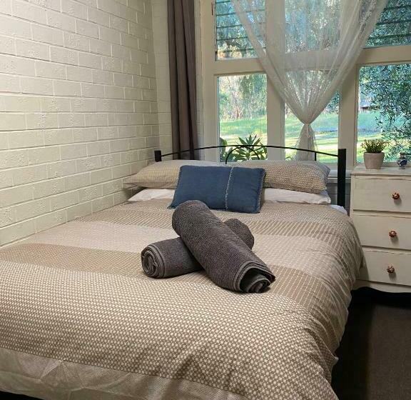 חדר משפחתי, The Old Butter Factory At Springhurst Estate