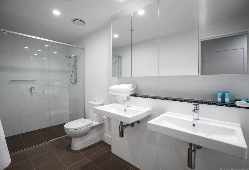 דירת שלושה חדרים, Synergy Broadbeach   Official