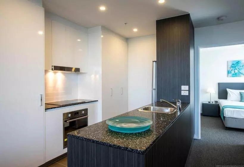 آپارتمان 1 خوابه با چشم‌انداز دریا, Synergy Broadbeach   Official