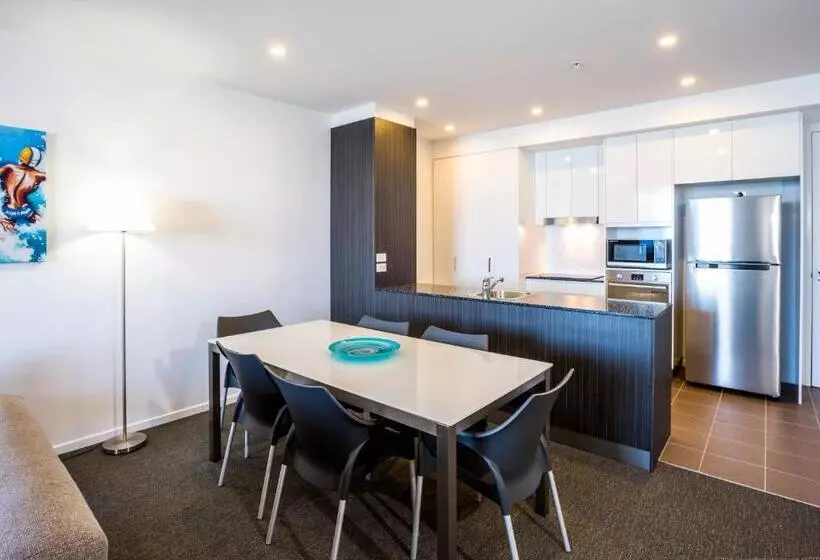 آپارتمان 1 خوابه با چشم‌انداز دریا, Synergy Broadbeach   Official