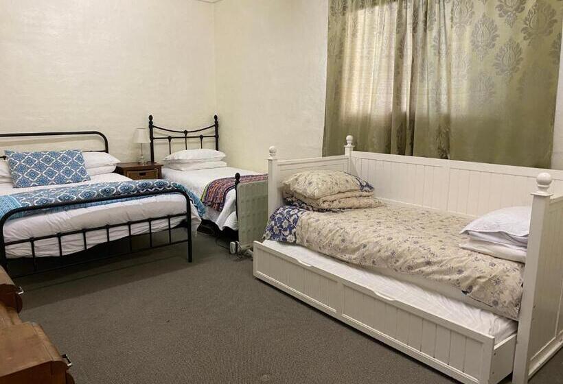 חדר משפחתי, The Old Butter Factory At Springhurst Estate