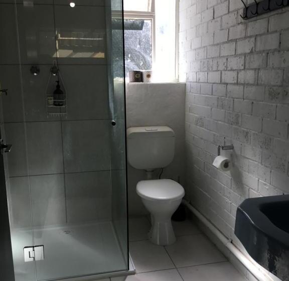 חדר משפחתי, The Old Butter Factory At Springhurst Estate