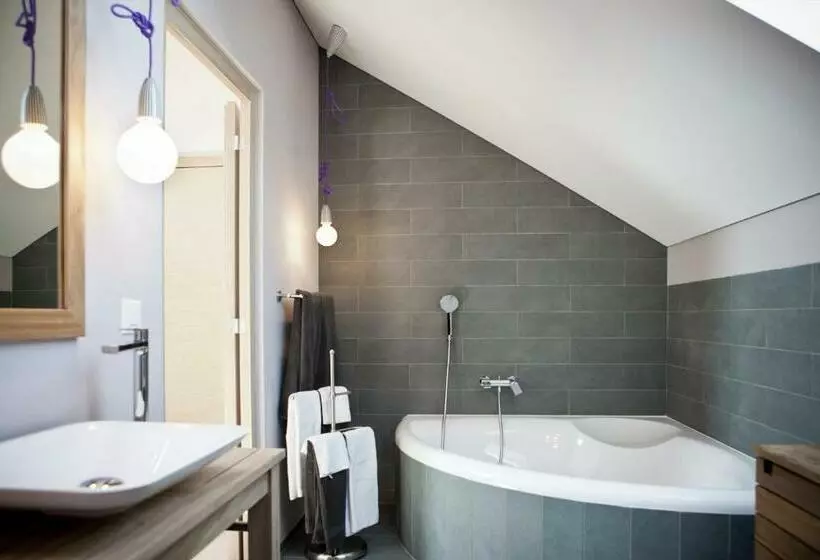 Huoneisto 1 Makuuhuone Parveke, Le Coq Chantant B&b And Boutique