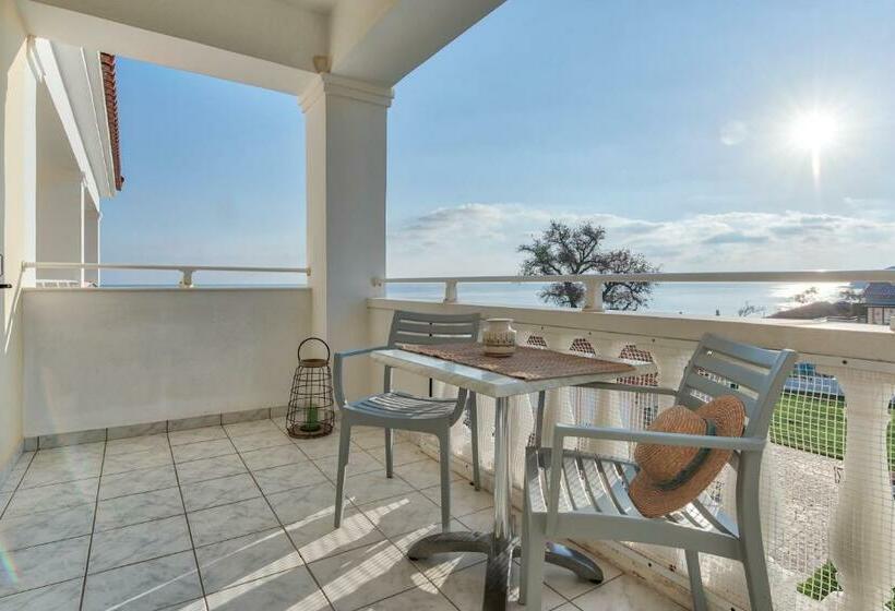 استودیوی استاندارد با چشمانداز دریا, Maria Mare Apart