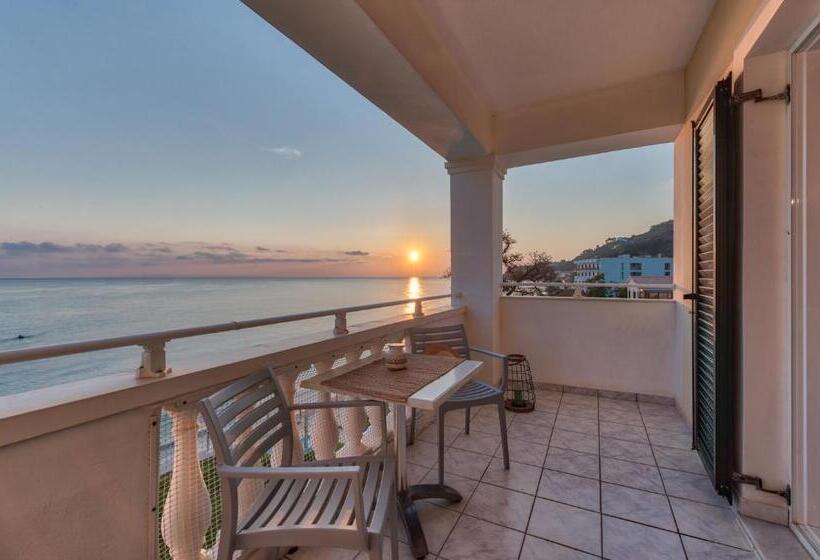 استودیوی استاندارد با چشمانداز دریا, Maria Mare Apart