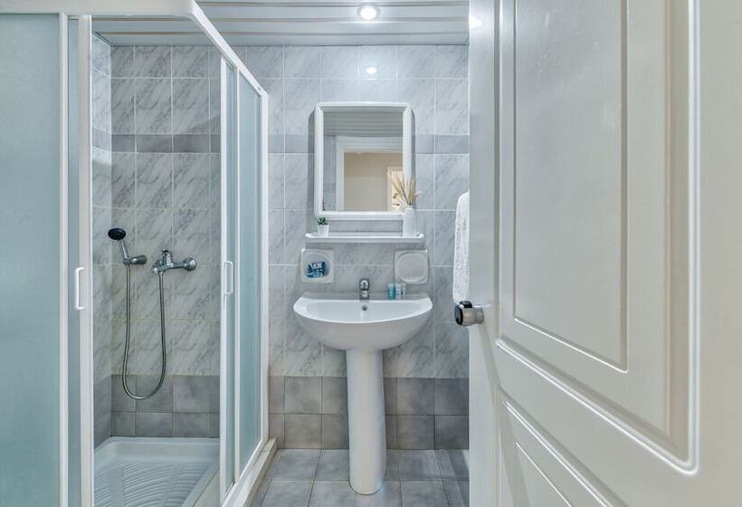 استودیوی استاندارد با چشمانداز دریا, Maria Mare Apart