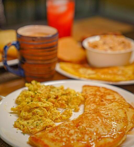 سوییت لوکس, Metro Hotel Couva