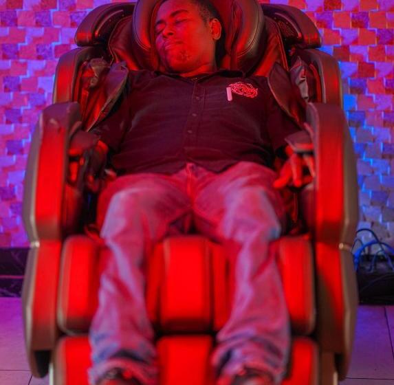 اتاق پنت هاوس, Metro Hotel Couva