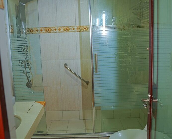 سوییت لوکس, Metro Hotel Couva