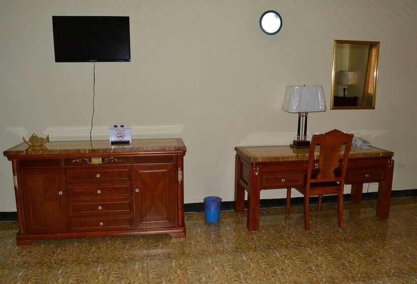 سوییت لوکس, Metro Hotel Couva