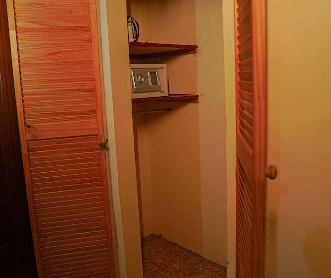 اتاق پنت هاوس, Metro Hotel Couva