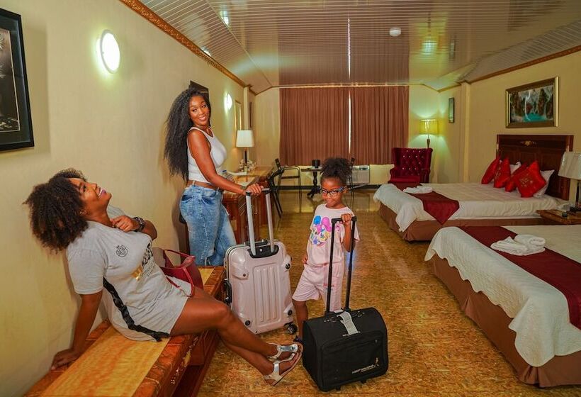 اتاق پنت هاوس, Metro Hotel Couva