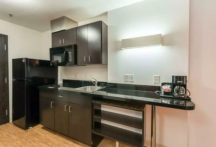 キングサイズベッドのデラックスルーム, Motel 6 Moosomin, Sk