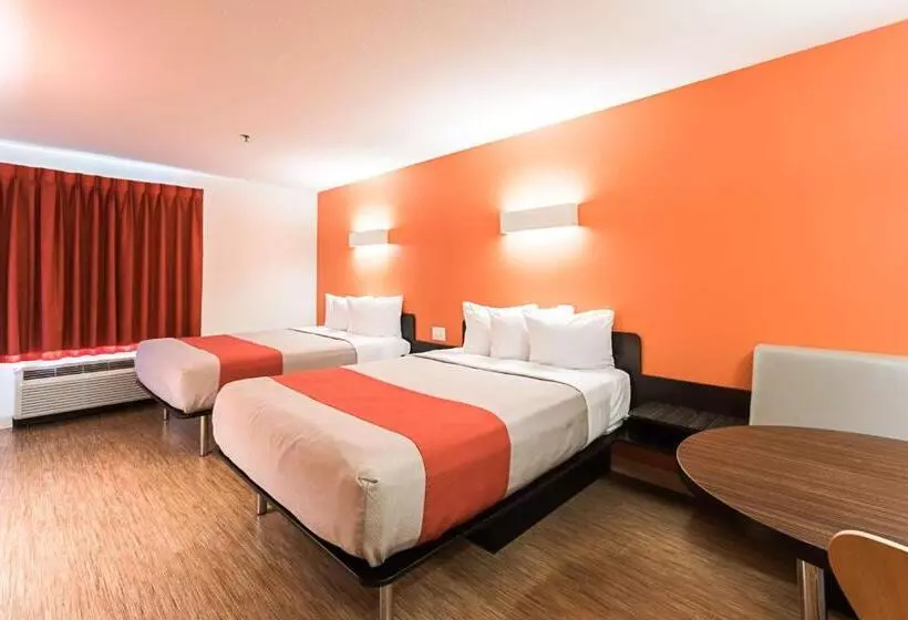 デラックスルーム, Motel 6 Moosomin, Sk