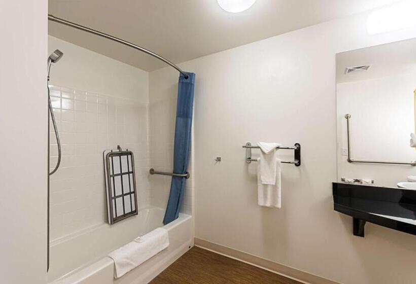 חדר סטנדרט מותאם לאדם עם מוגבלויות, Motel 6 Moosomin, Sk