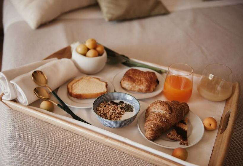Полулюкс, Relais Colle Buono