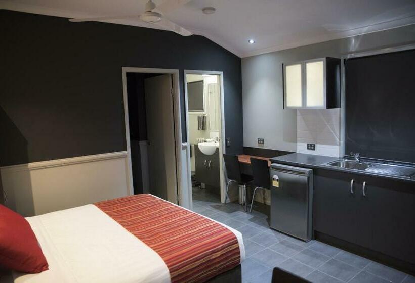 اتاق خانوادگی, The Rocks Motel