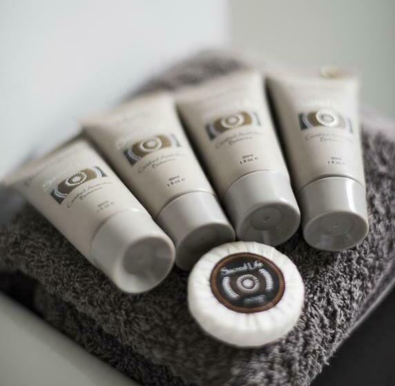 اتاق استاندارد سه نفره, The Rocks Motel