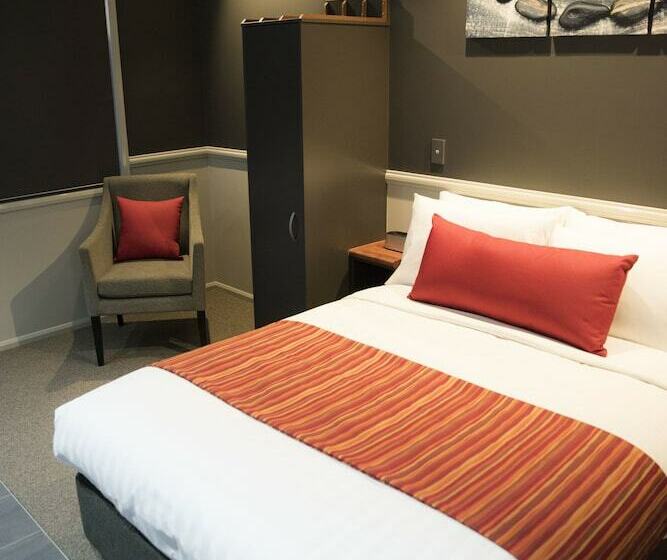 استودیوی استاندارد, The Rocks Motel