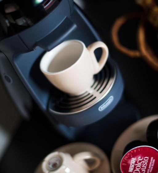 سوییت خانوادگی, The Rocks Motel