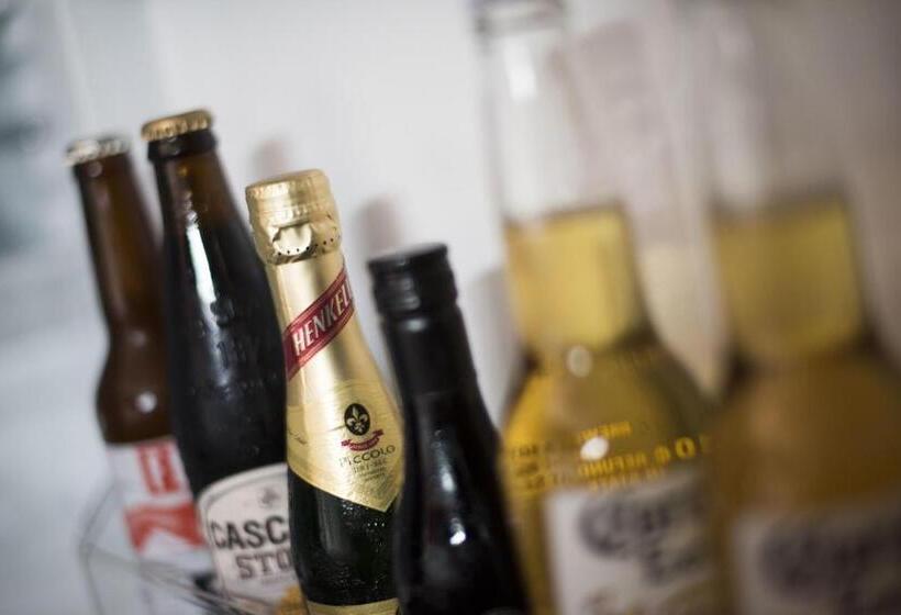 اتاق استاندارد, The Rocks Motel