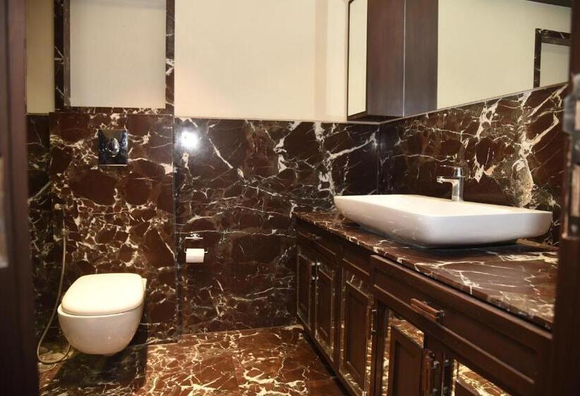 Quarto Superior com Sacada, Belair Suites Pune