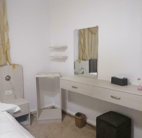 اتاق اکونومی, Petra Glamour Hostel