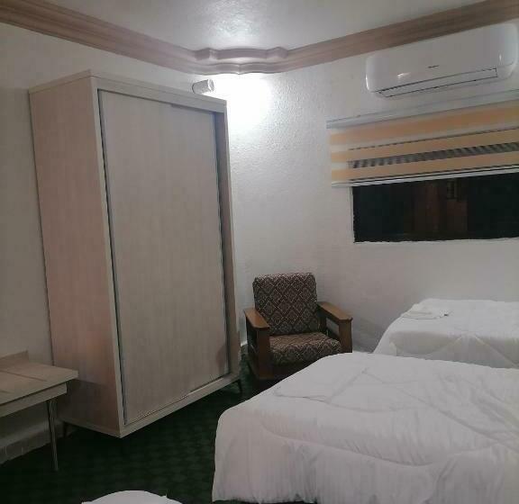 اتاق استاندارد سه تخته با سرویس بهداشتی مشترک, Petra Glamour Hostel