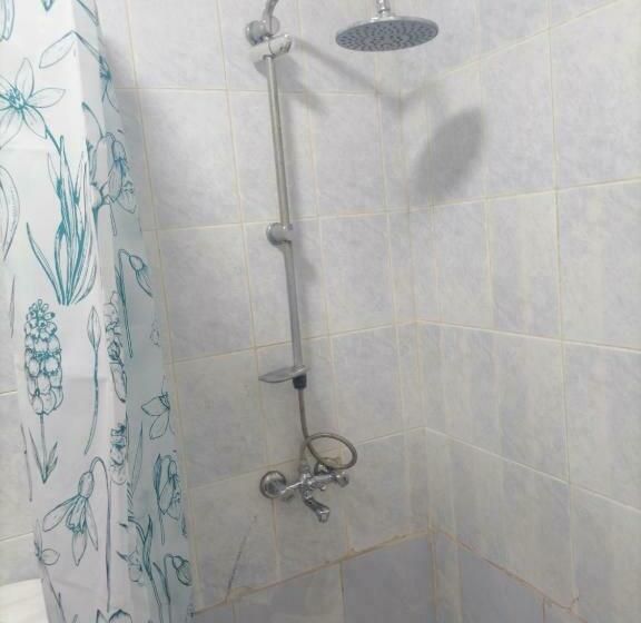 اتاق استاندارد سه تخته با سرویس بهداشتی مشترک, Petra Glamour Hostel