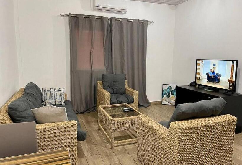 Superior Studio, South La Apartments