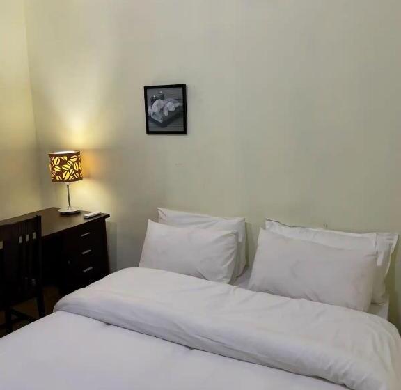 Superior Studio, South La Apartments