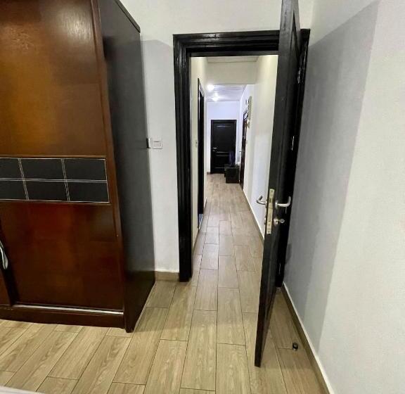 Superior Studio, South La Apartments