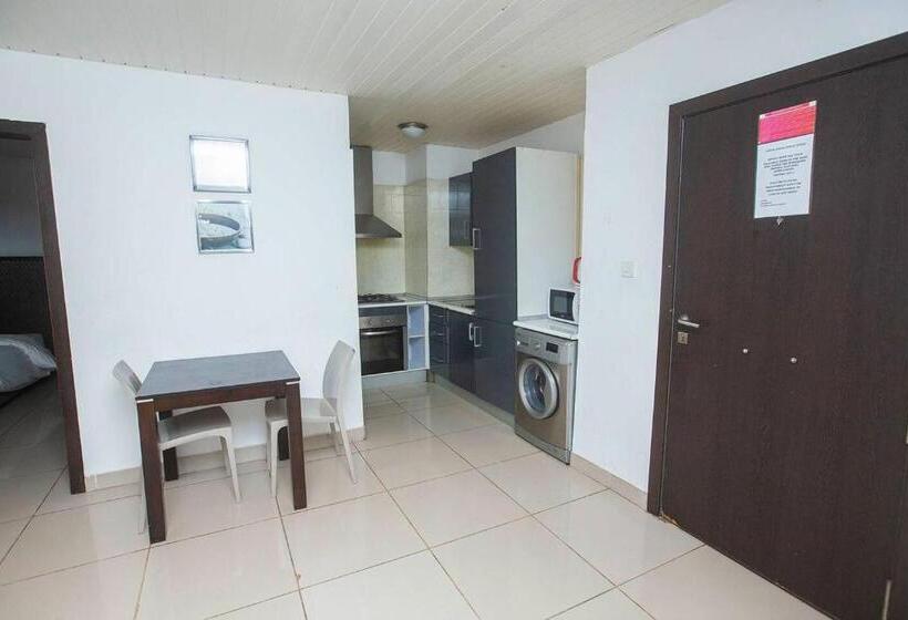 2 Bedroom Apartment, South La Apartments