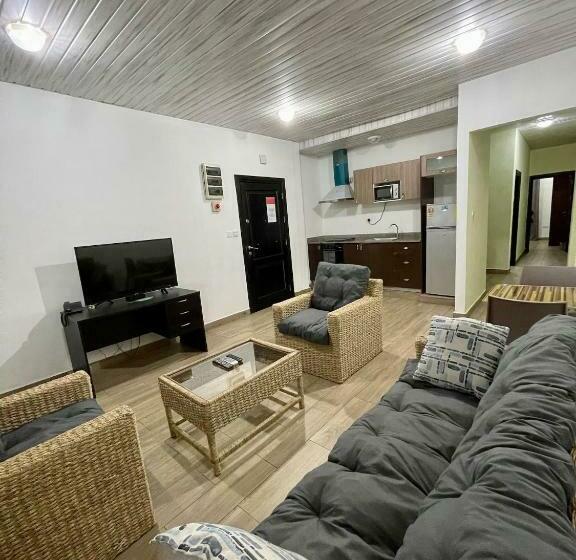 Standard Studio, South La Apartments