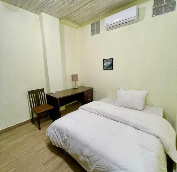 Standard Studio, South La Apartments